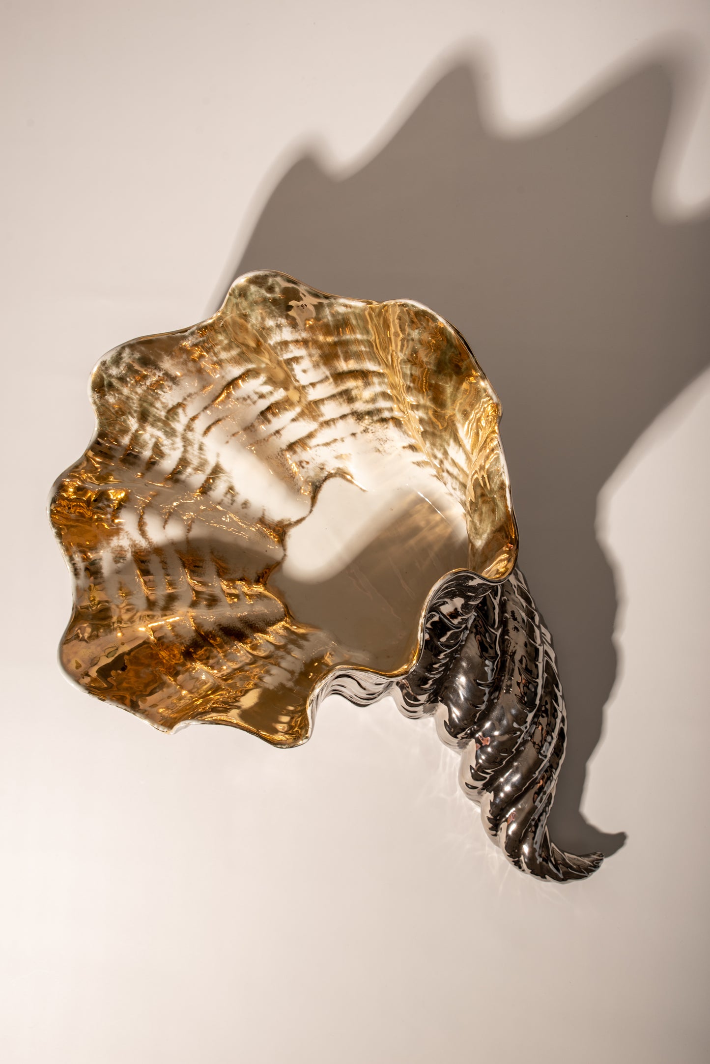 Shell shaped ceramic bowl
