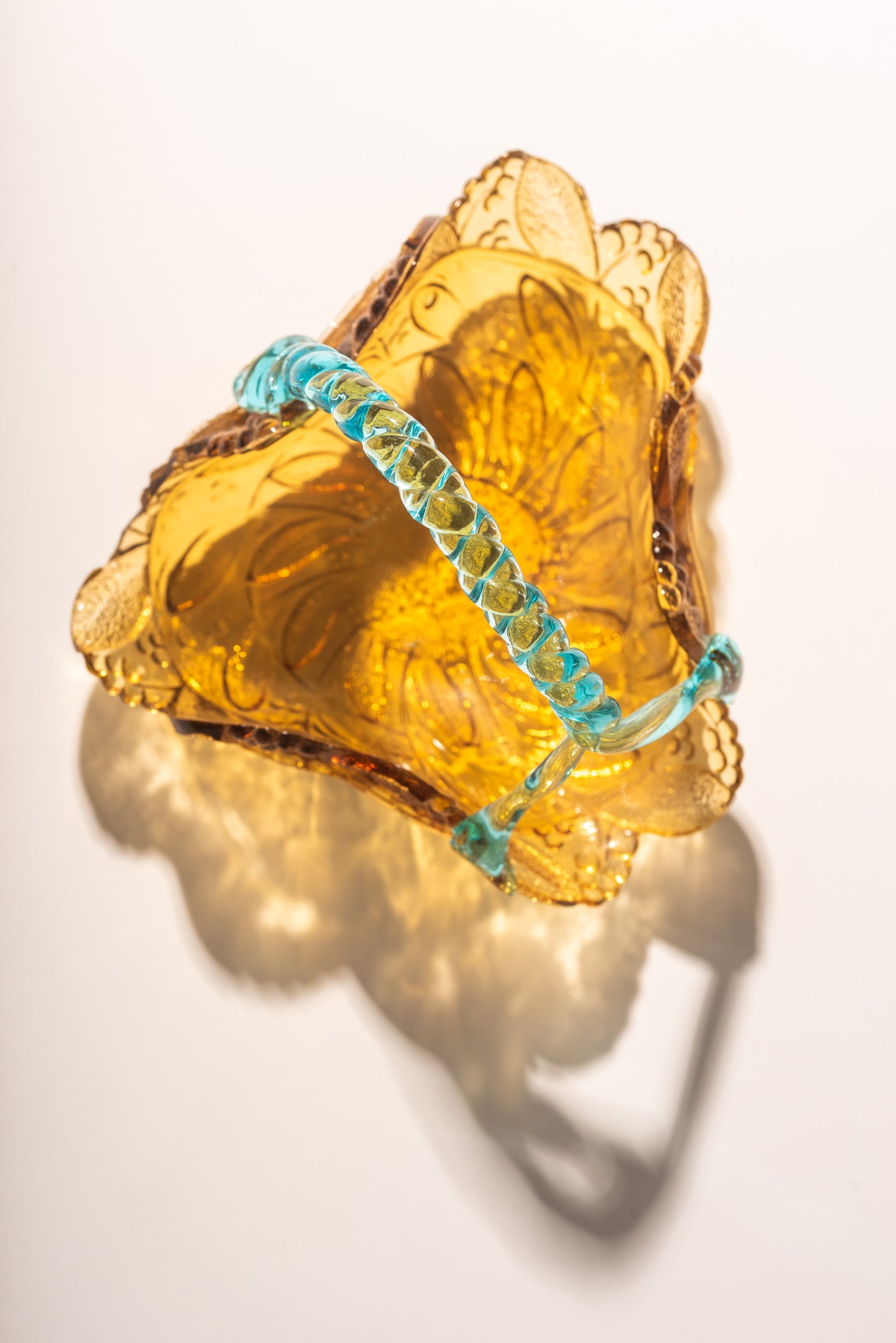 Glass basket and teacups