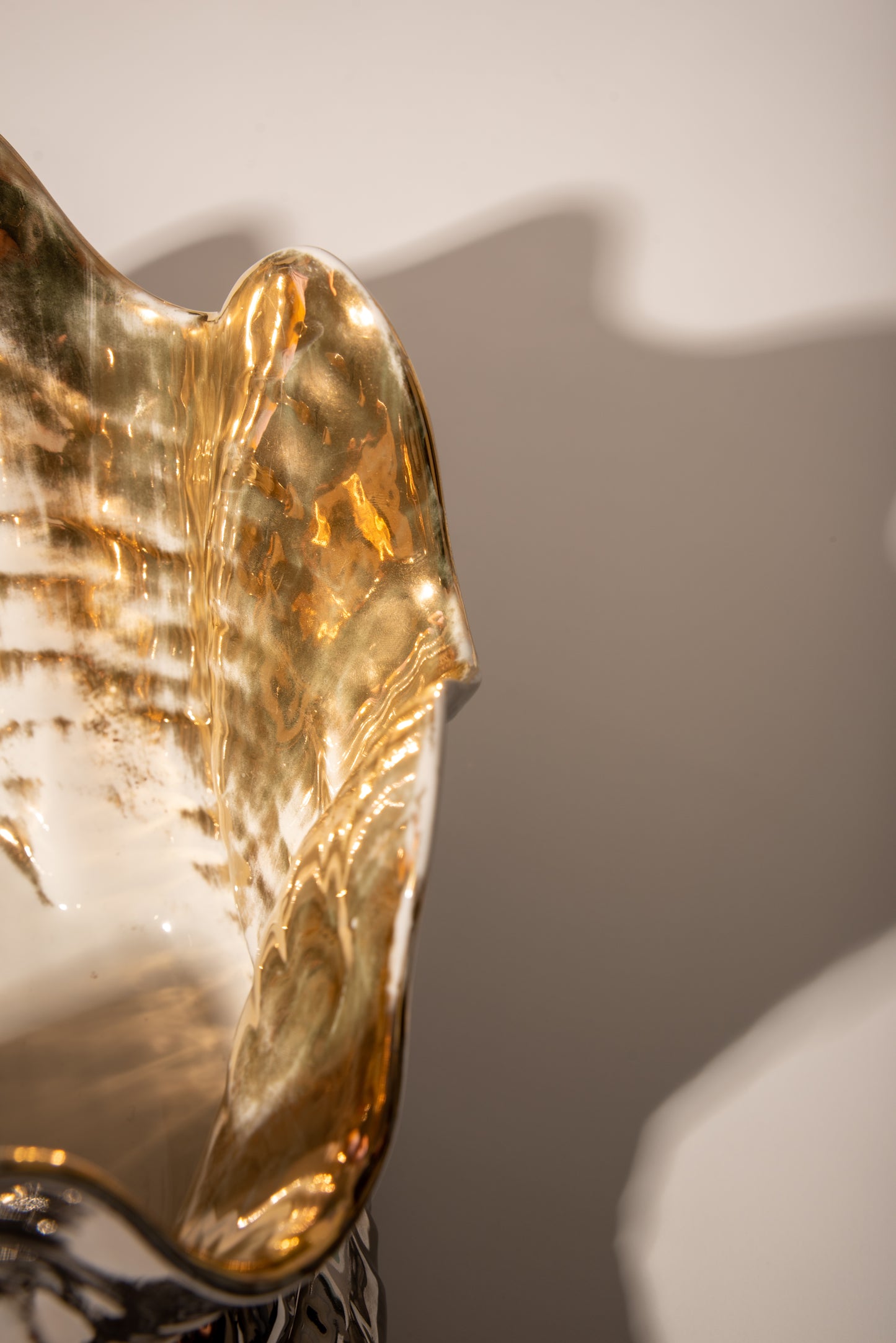 Shell shaped ceramic bowl
