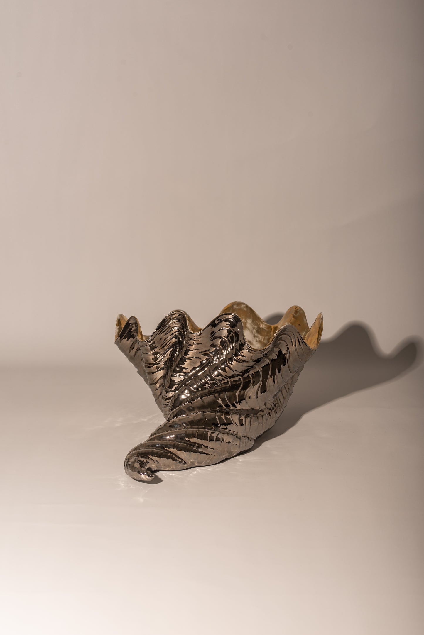 Shell shaped ceramic bowl